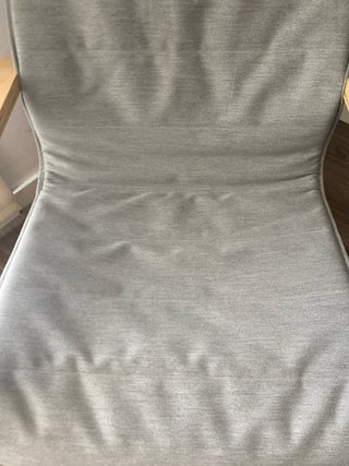 Sillón de tela y madera