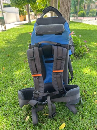 Mochila portabebés senderismo azul. Altus.
