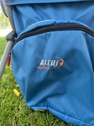 Mochila portabebés senderismo azul. Altus.