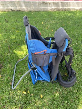 Mochila portabebés senderismo azul. Altus.