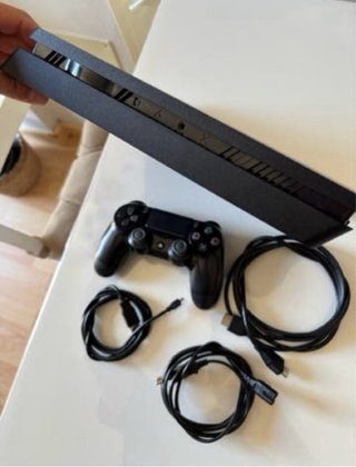 PS4 Slim fw 10.60 Negra con Mando y Cables