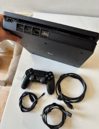 PS4 Slim fw 10.60 Negra con Mando y Cables