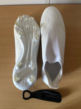 Botas de fútbol blancas