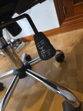 Silla de oficina ergonómica negra