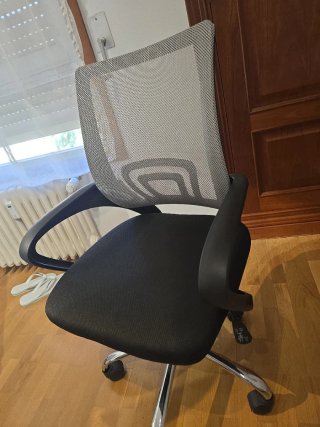 Silla de oficina ergonómica negra