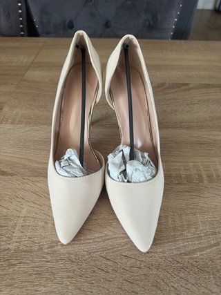 Zapatos de Salón Beige Tacón Dorado