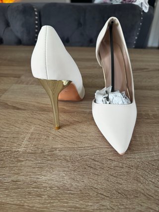 Zapatos de Salón Beige Tacón Dorado