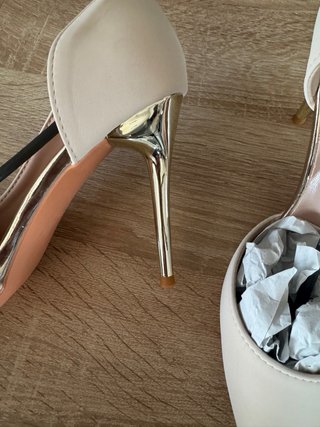 Zapatos de Salón Beige Tacón Dorado
