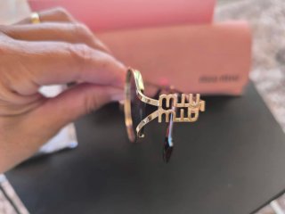 Óculos de Sol Miu Miu Dourados e Pretos