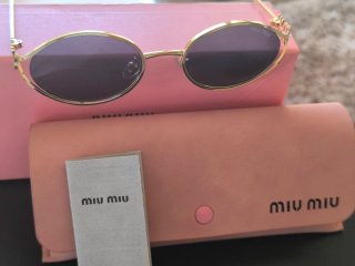 Óculos de Sol Miu Miu Dourados e Pretos