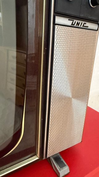 Televisor Vintage Marrón y Plata
