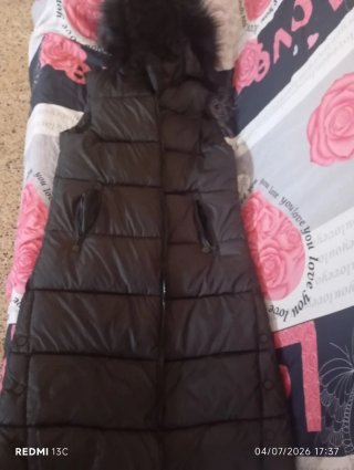 Chaqueta larga acolchada con capucha