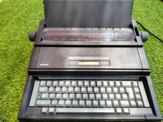 Máquina de escribir Olivetti ET personal 530