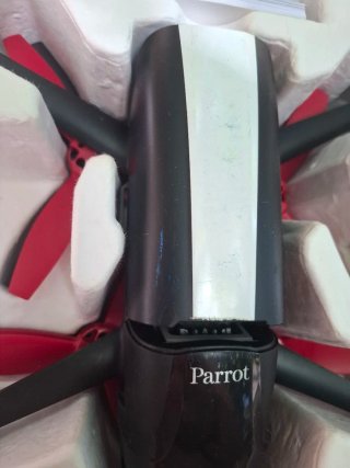 Dron Parrot Negro y Rojo
