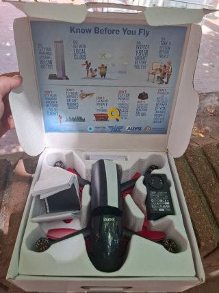 Dron Parrot Negro y Rojo
