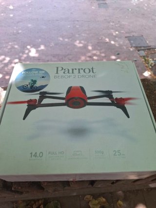 Dron Parrot Negro y Rojo