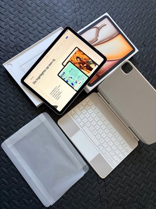 Conjunto iPad Air M3 Starlight + Magic Keyboard