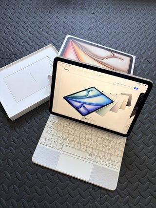Conjunto iPad Air M3 Starlight + Magic Keyboard