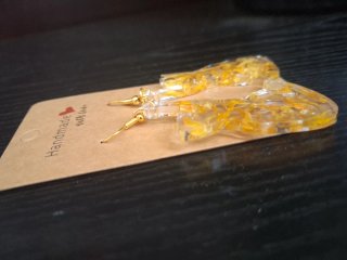 Orecchini artigianali con fiori secchi