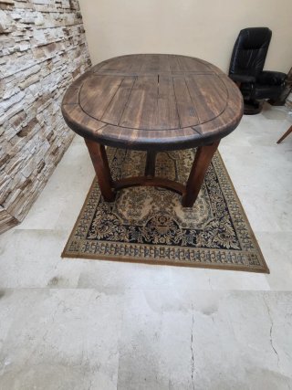 Mesa ovalada de madera maciza