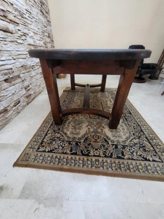 Mesa ovalada de madera maciza