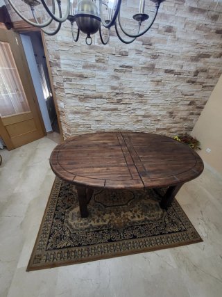 Mesa ovalada de madera maciza