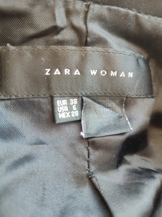 Americana negra Zara con hombreras