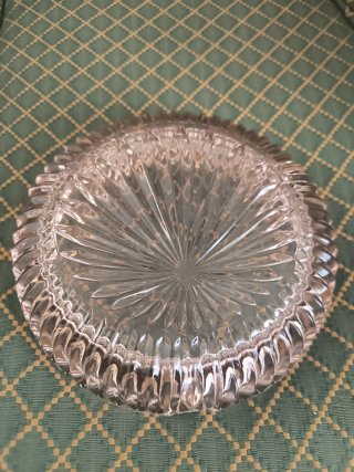 Cenicero de cristal rosa prensado