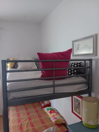 Litera metálica gris