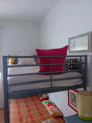 Litera metálica gris