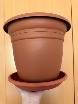 Maceta grande plástica con plato
