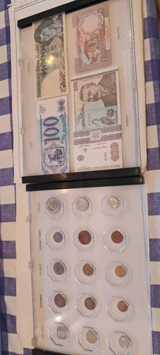 Fichero 22 láminas billetes y monedas de países