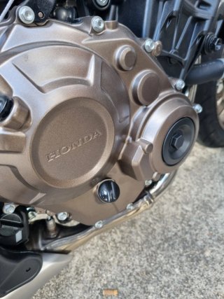 Honda CB650R Naked Roja y Dorada