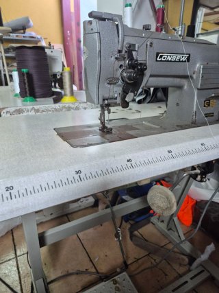 Máquina de coser CONSEW 2 agujas