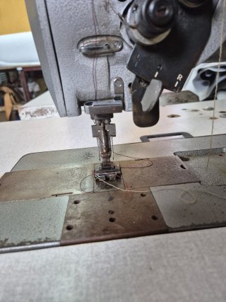 Máquina de coser CONSEW 2 agujas