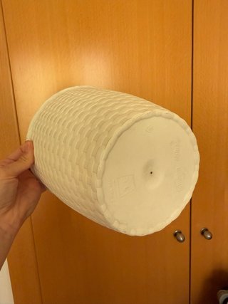 Maceta decorativa tejida blanca mediana