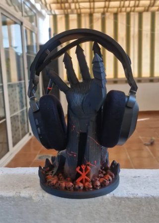 Soporte Cascos Berserk Mano Negro