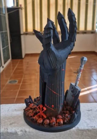 Soporte Cascos Berserk Mano Negro