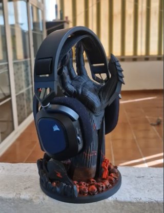 Soporte Cascos Berserk Mano Negro