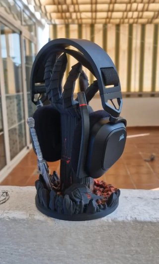 Soporte Cascos Berserk Mano Negro
