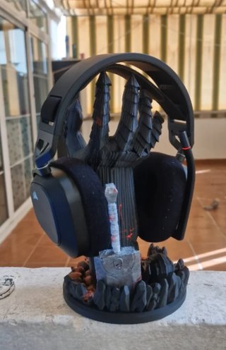 Soporte Cascos Berserk Mano Negro