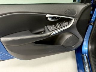 Volvo V40 2.0 D3 RDesign Momentum Auto