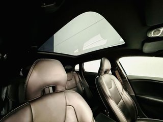 Volvo V40 2.0 D3 RDesign Momentum Auto