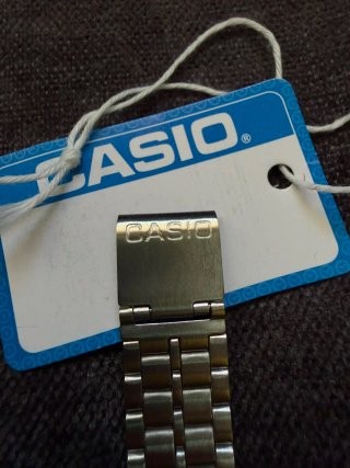 Reloj Casio Dorado y Plateado