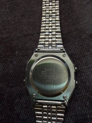 Reloj Casio Dorado y Plateado
