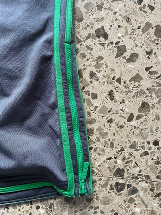 Chaqueta deportiva Adidas gris y verde
