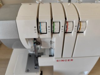 Remalladora Singer 14SH754