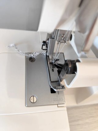Remalladora Singer 14SH754