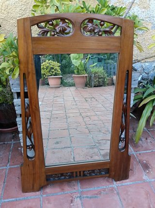 Espejo antiguo tallado en madera