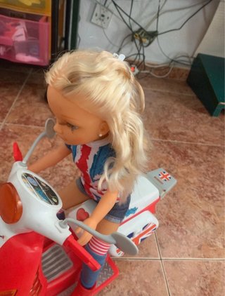 Nancy Motorista con Moto